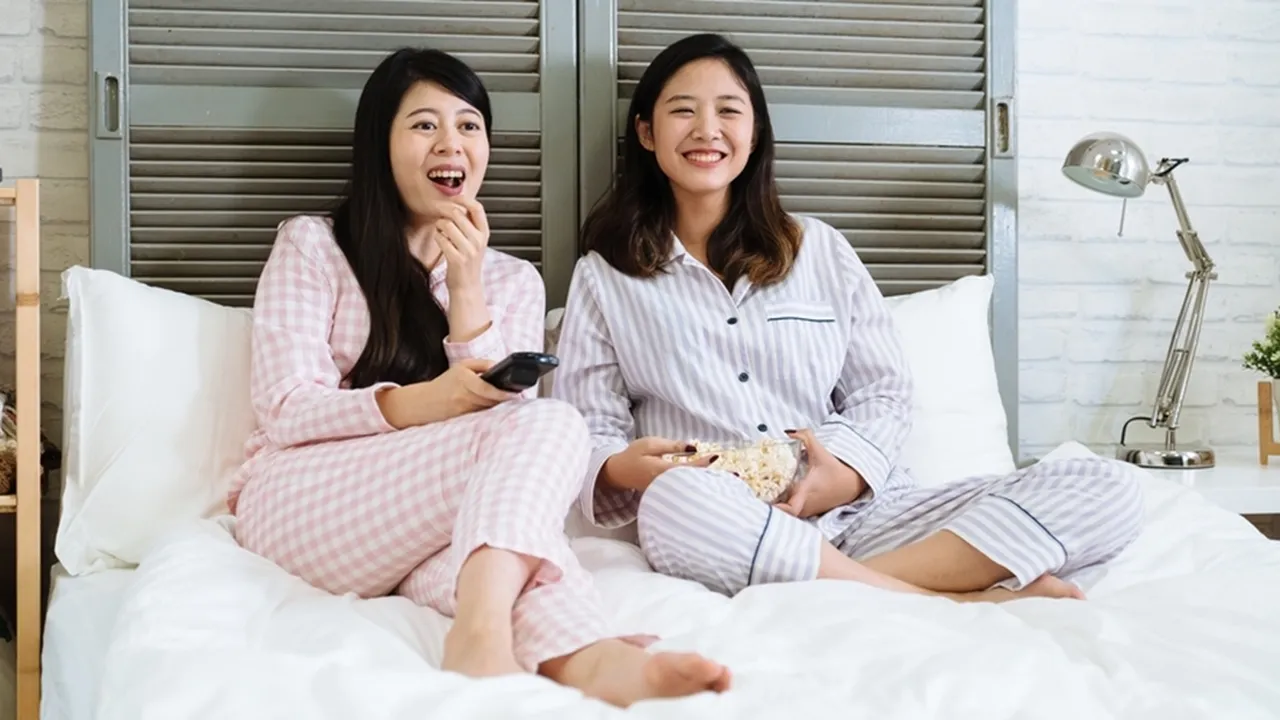 5 Jurus Ampuh Bikin Pajamas Party Akhir Tahun Berkesan bareng Bestie