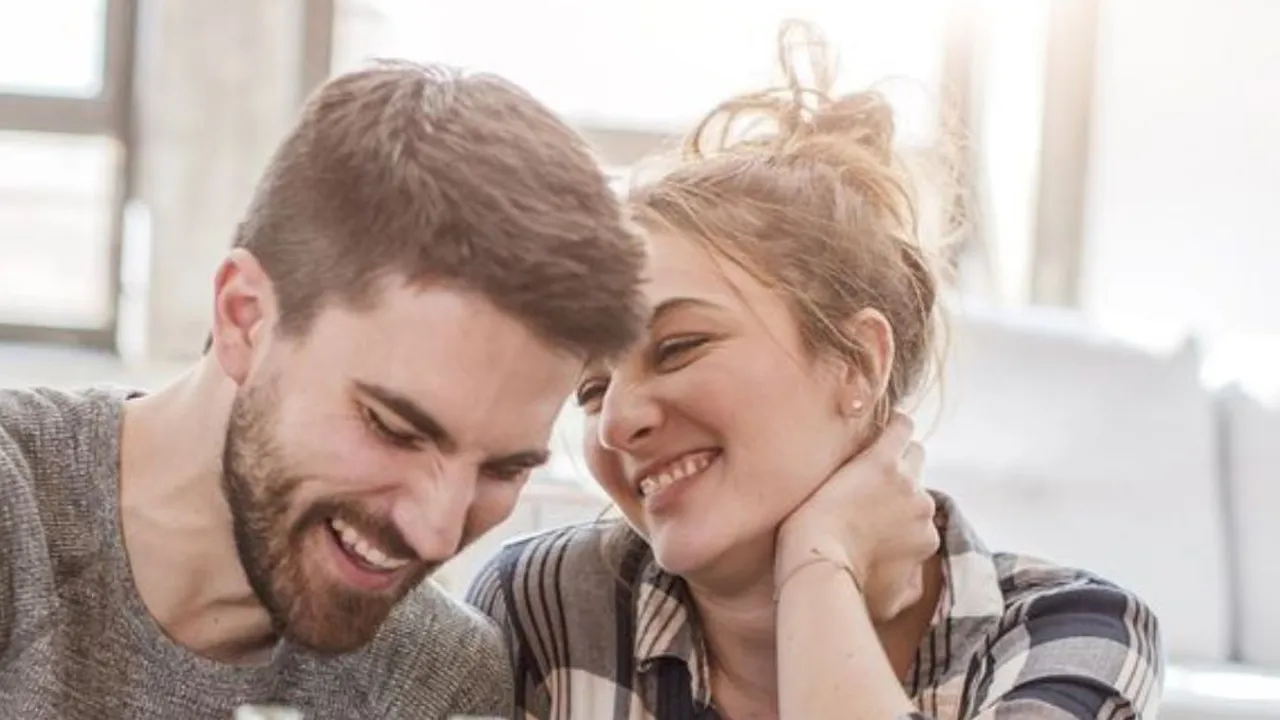 5 Karakter Perempuan Penyayang yang Bikin Pria Jatuh Hati