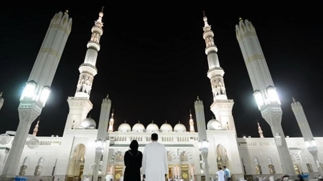 5 Keajaiban Sholat Tahajud, Ibadah Malam yang Mendatangkan Berkah