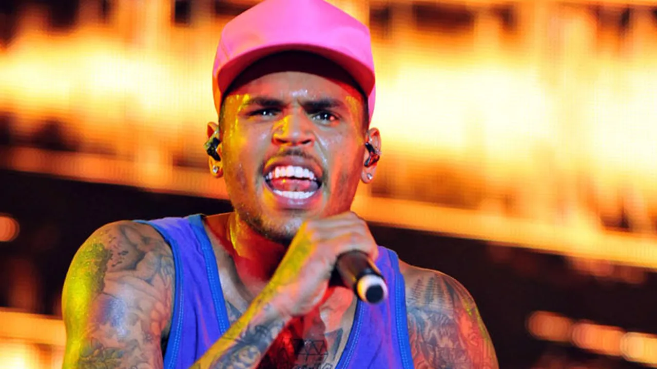 5 Kejanggalan Konser Chris Brown di Indonesia