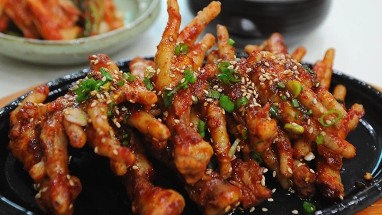 Banyak yang Nggak Tahu, Ini 5 Manfaat Mengonsumsi Ceker Ayam Bagi Kesehatan - Kecantikan Wajah
