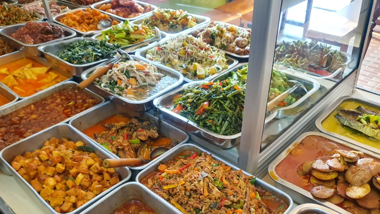 5 Menu Makanan Warteg Favorit Sejuta Umat di Tanggal Tua