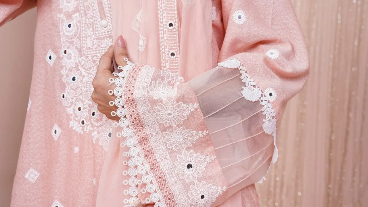 5 Model Dress Brokat dengan Desain Modern, Bikin Penampilanmu Makin Elegan dan Kekinian