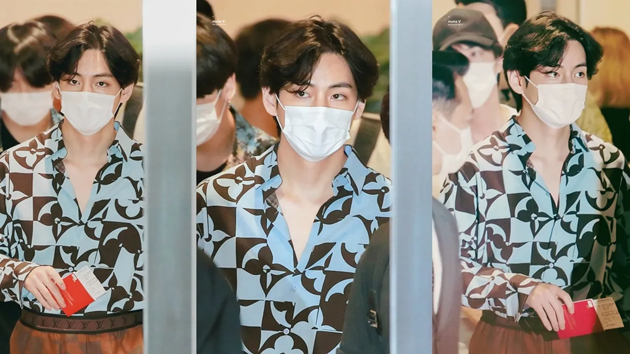 5 Potret Ketampanan V BTS Pakai Kemeja Bermotif yang Belum Dirilis di Pasaran