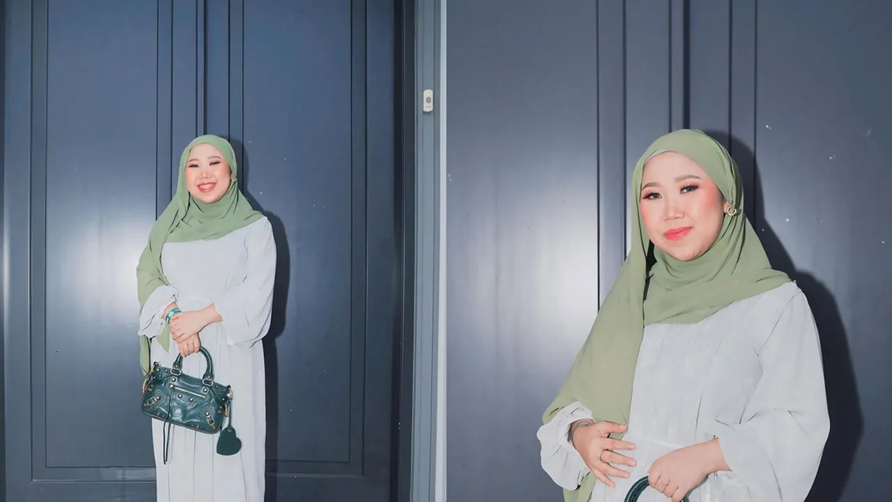 5 Potret Kiky Saputri Tampil Berhijab saat Hadiri Acara Kajian, Penampilannya Curi Perhatian