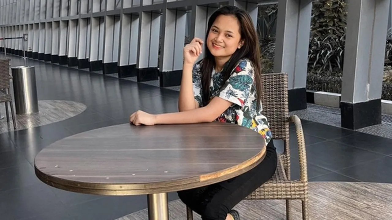 5 Potret Nia LIDA, Cantik Dengan Gaya Kekinian dan Tetap Sopan