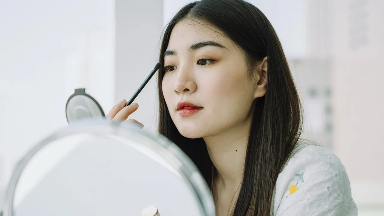 5 Rekomendasi Pensil Alis yang Bikin Makeup Gen Z Makin Cetar Seharian, Favoritmu yang Mana?