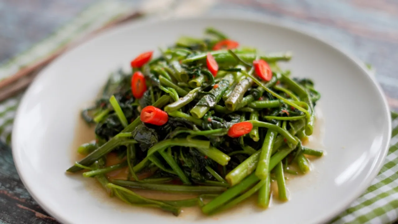 5 Restoran Seafood di Jakarta Ini Tawarkan Tumis Kangkung yang Begitu Mantap