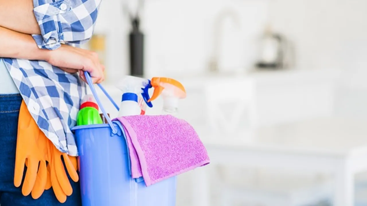 5 Tips Membersihkan Noda Membandel Pada Keramik Kamar Mandi Secara Praktis