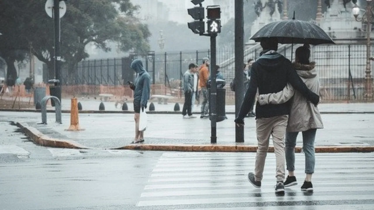 78 Kata-Kata Hujan Romantis dan Penuh Makna, Pesan Menyentuh Hati Mampu Hangatkan Suasana