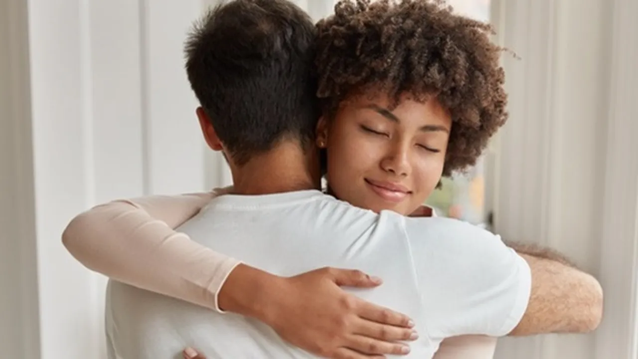 53 Kata-Kata Rindu Suami yang Jauh, Bikin Baper - Mewakili Hati Seorang Istri