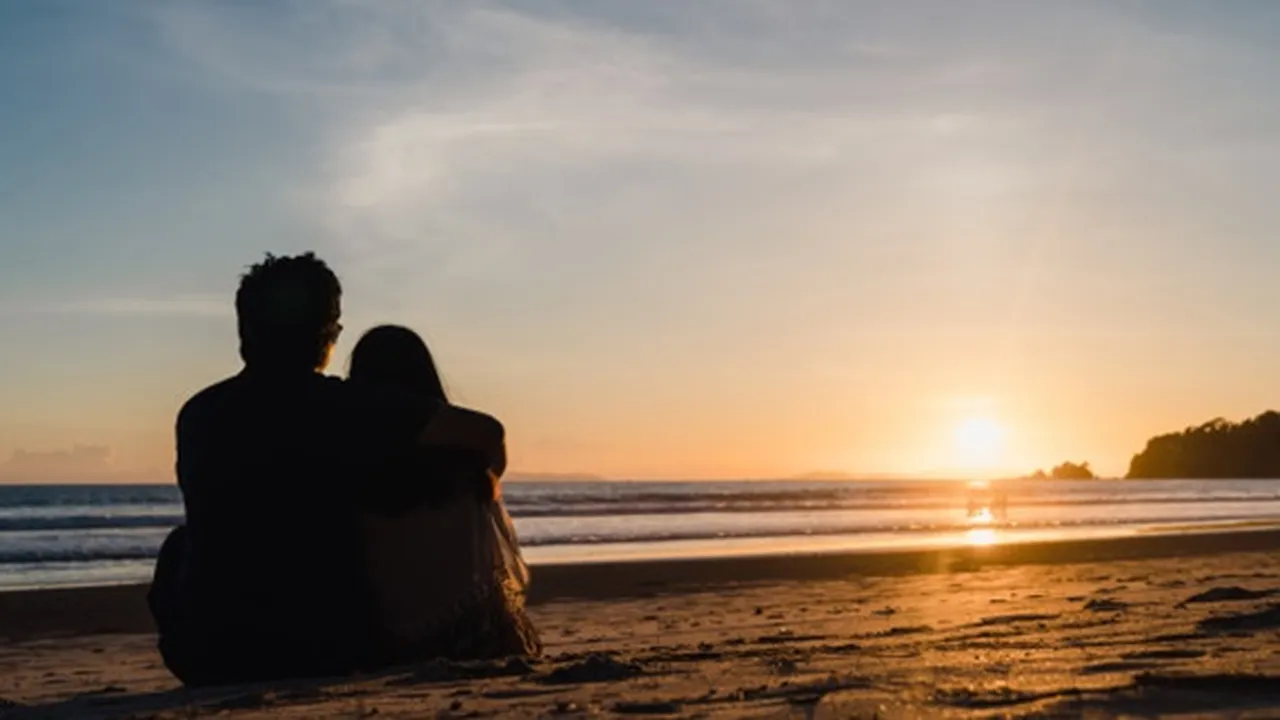 55 Kata-Kata Menyentuh Hati Pacar Tersayang, Romantis - Tunjukkan Ketulusan