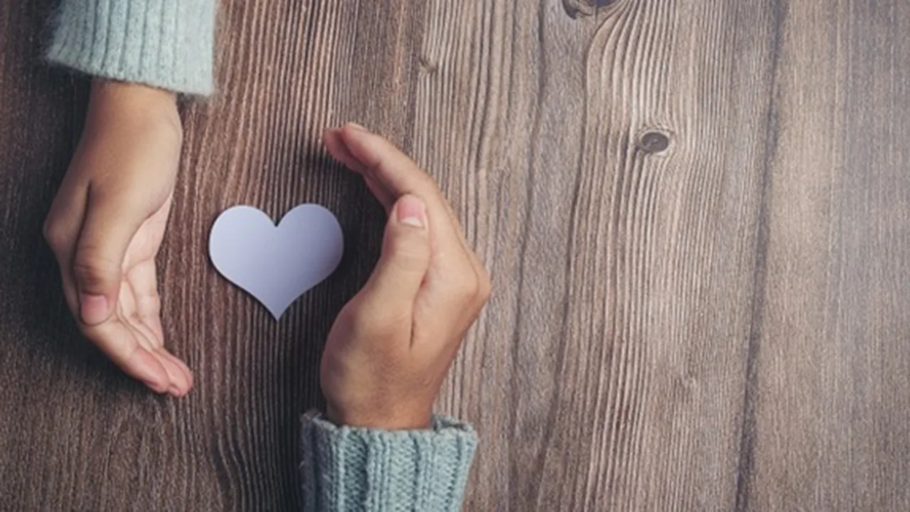 56 Pantun Lucu Cinta Romantis, Menghibur dan Bikin Doi Baper