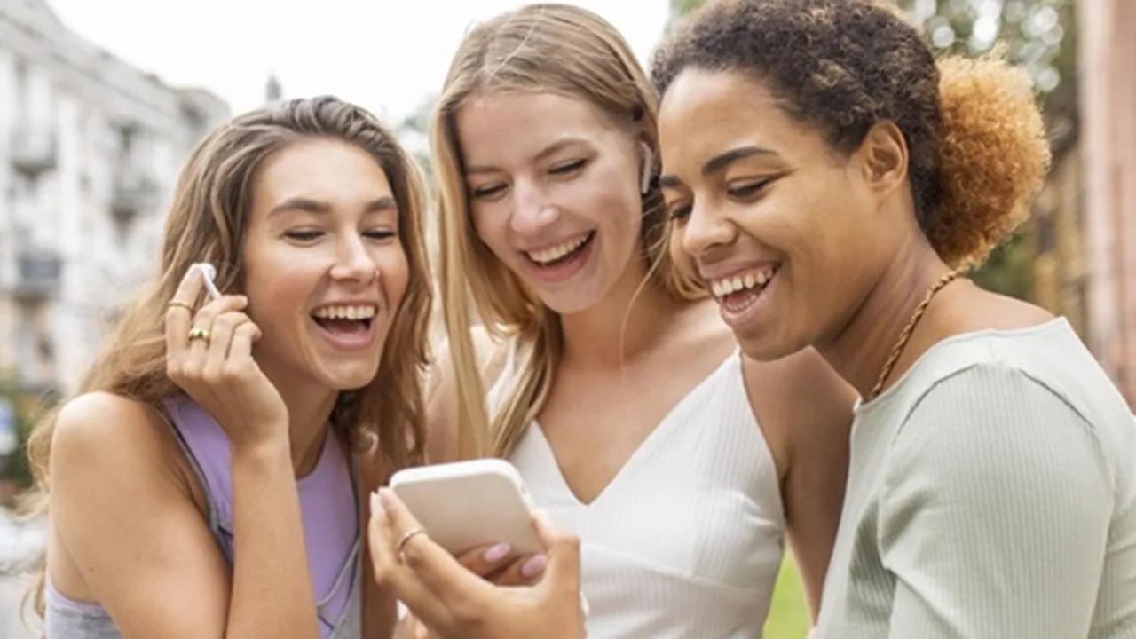 58 Status Gokil Buat Media Sosial, Lucu Abis dan Bikin Ngakak Terpingkal