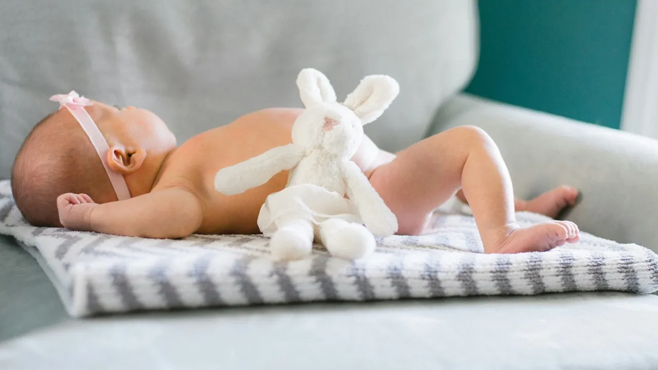 6 Arti Mimpi Punya Bayi Perempuan, Benarkah Pertanda Baik Bagi Seorang Wanita?