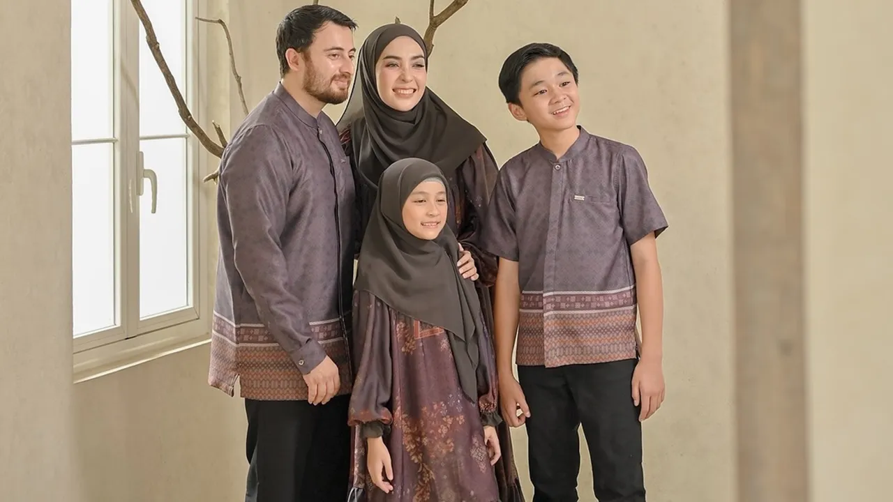 6 Baju Couple Keluarga untuk Lebaran dengan Anak Sepasang Cewek Cowok, Tampil Kompak dan Harmonis