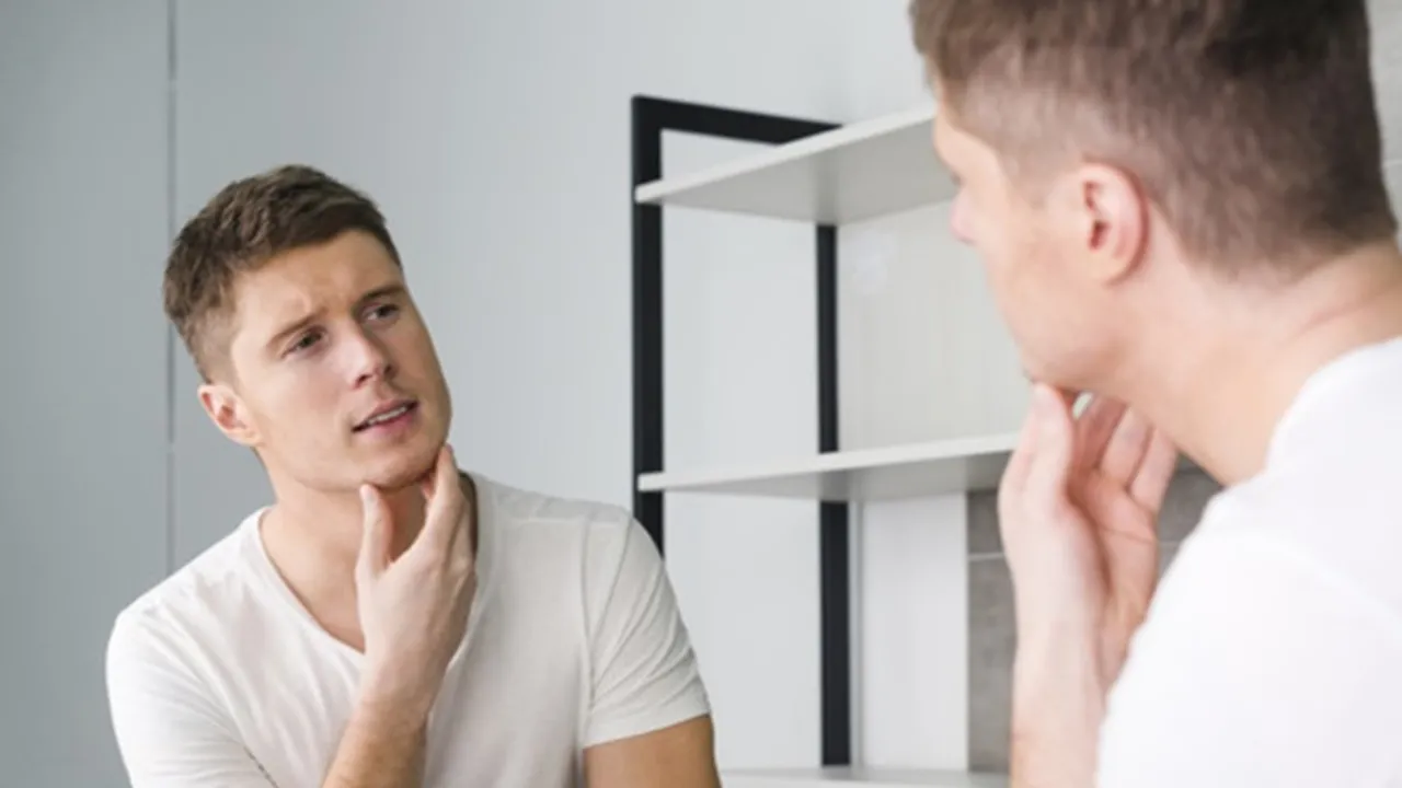 6 Cara Menghilangkan Double Chin atau Lipatan di Bawah Dagu dengan Mudah, Lakukan Gerakan Ini