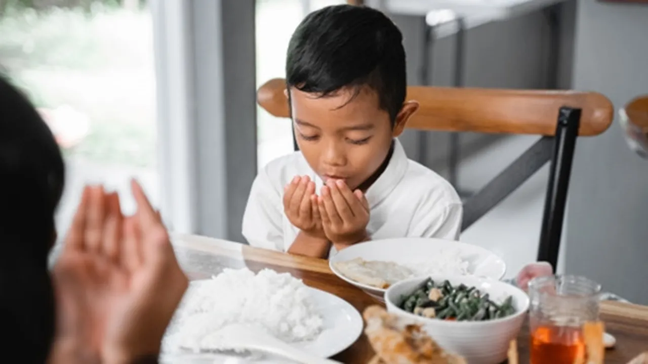6 Tips Menjaga Anak Tetap Sehat di Akhir Puasa Ramadan