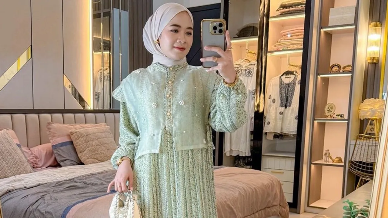 6 Inspirasi Gamis Lebaran Mewah yang Bikin Penampilanmu Makin Berkelas