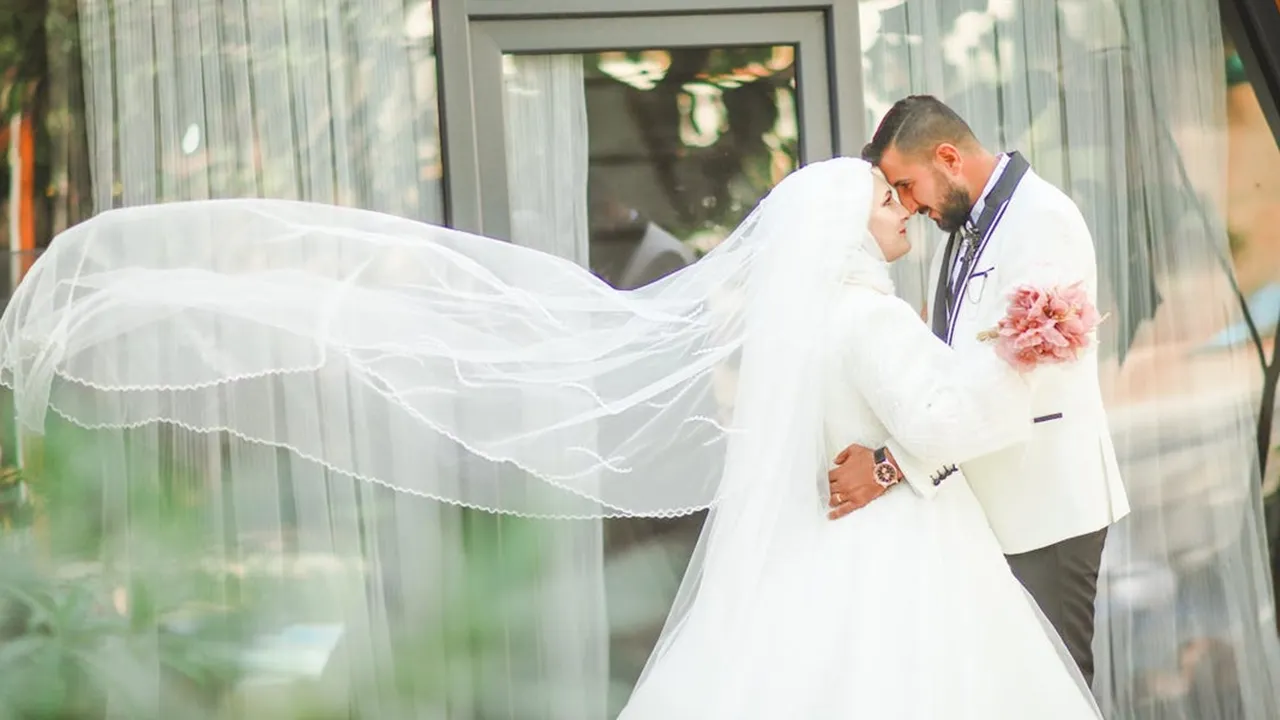 6 Inspirasi Gaun Pengantin Modern Hijab, Buat Penampilan bak Ratu yang Anggun dan Memesona