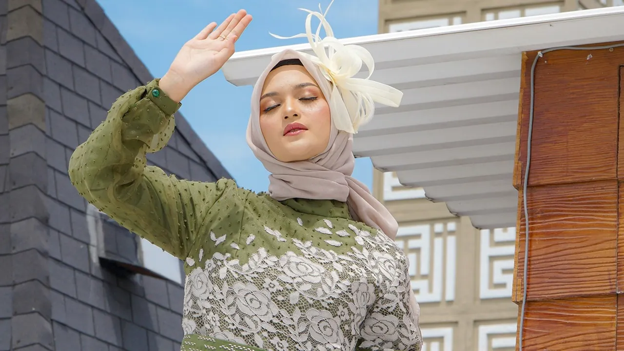 6 Inspirasi Model Baju Gamis Terbaru Lebaran 2025, dari yang Simpel - Paling Elegan