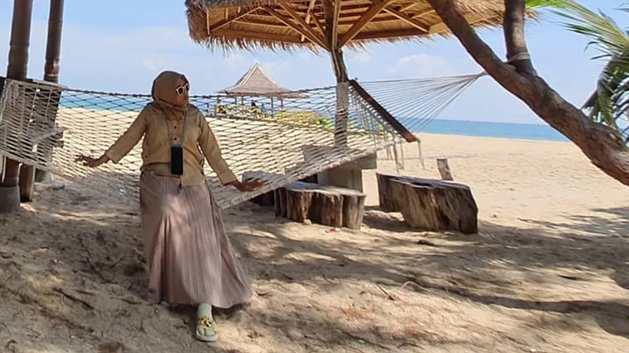 6 Inspirasi OOTD Hijab Pantai Simpel yang Nyaman dan Stylish, Cocok untuk Foto - Main Air