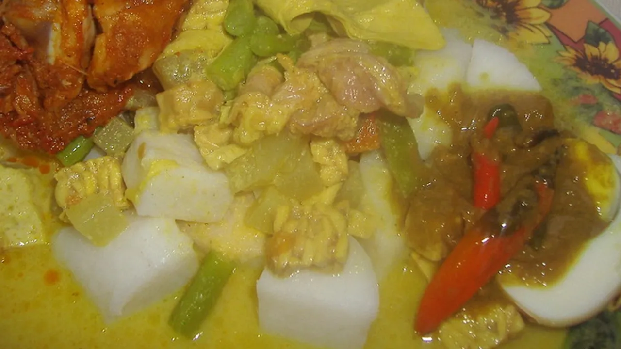 6 Kreasi Resep Olahan Lontong Kari yang Lezat untuk Hidangan Spesial di Hari Raya