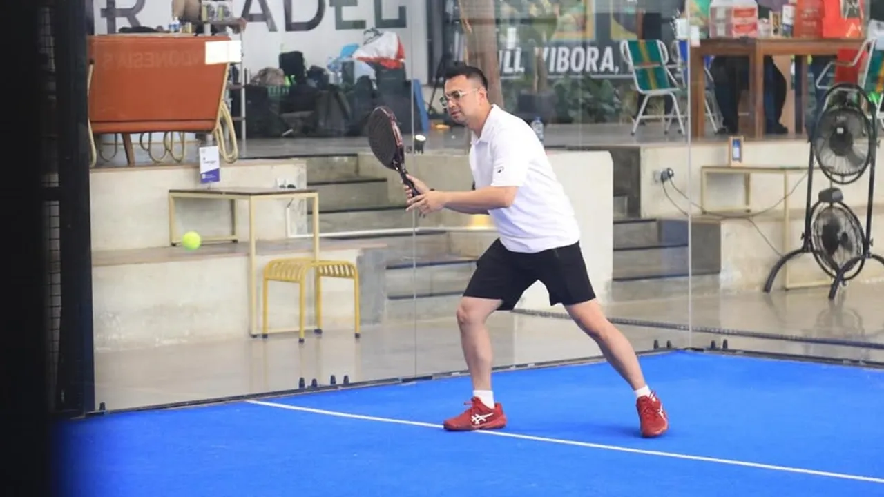 6 Potret Lapangan Padel yang Dibangun Raffi Ahmad, Sediakan 8 Court Sekaligus