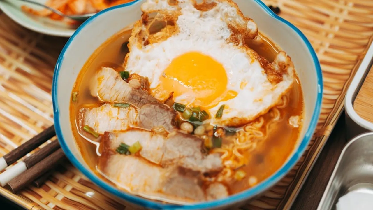6 Resep Olahan Mie Instan Thailand yang Bisa Jadi Menu Makan yang Super Praktis