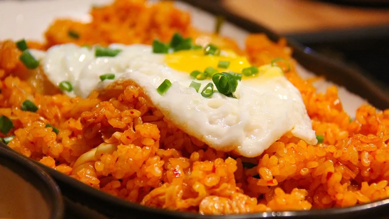 6 Resep Olahan Nasi Goreng Korea yang Cocok Jadi Menu Sarapan Praktis!