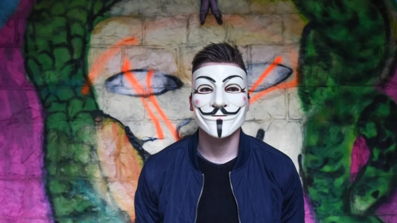 59 Kata-Kata Bijak Hacker, Sosok Anonim Dunia Maya yang Keren dan Inspiratif