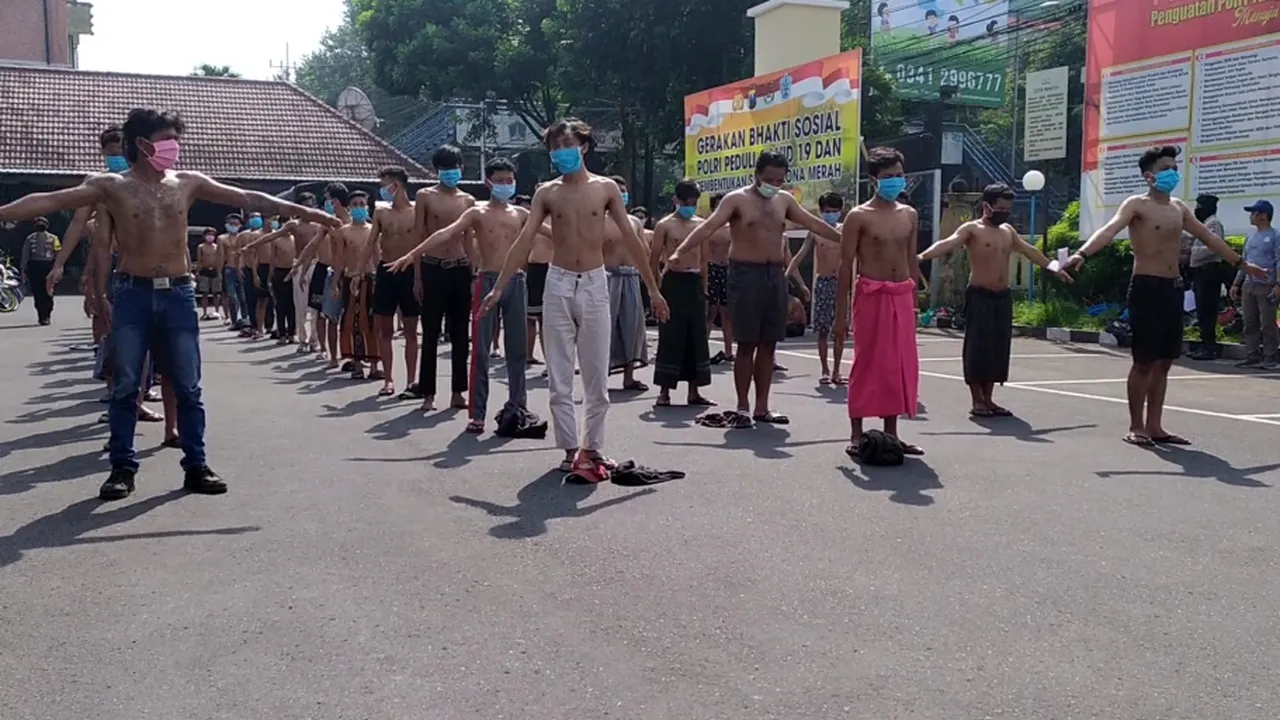 62 Pemuda Dijemur dan Dirapid Tes Usai Terjaring Razia Balapan Liar Subuh