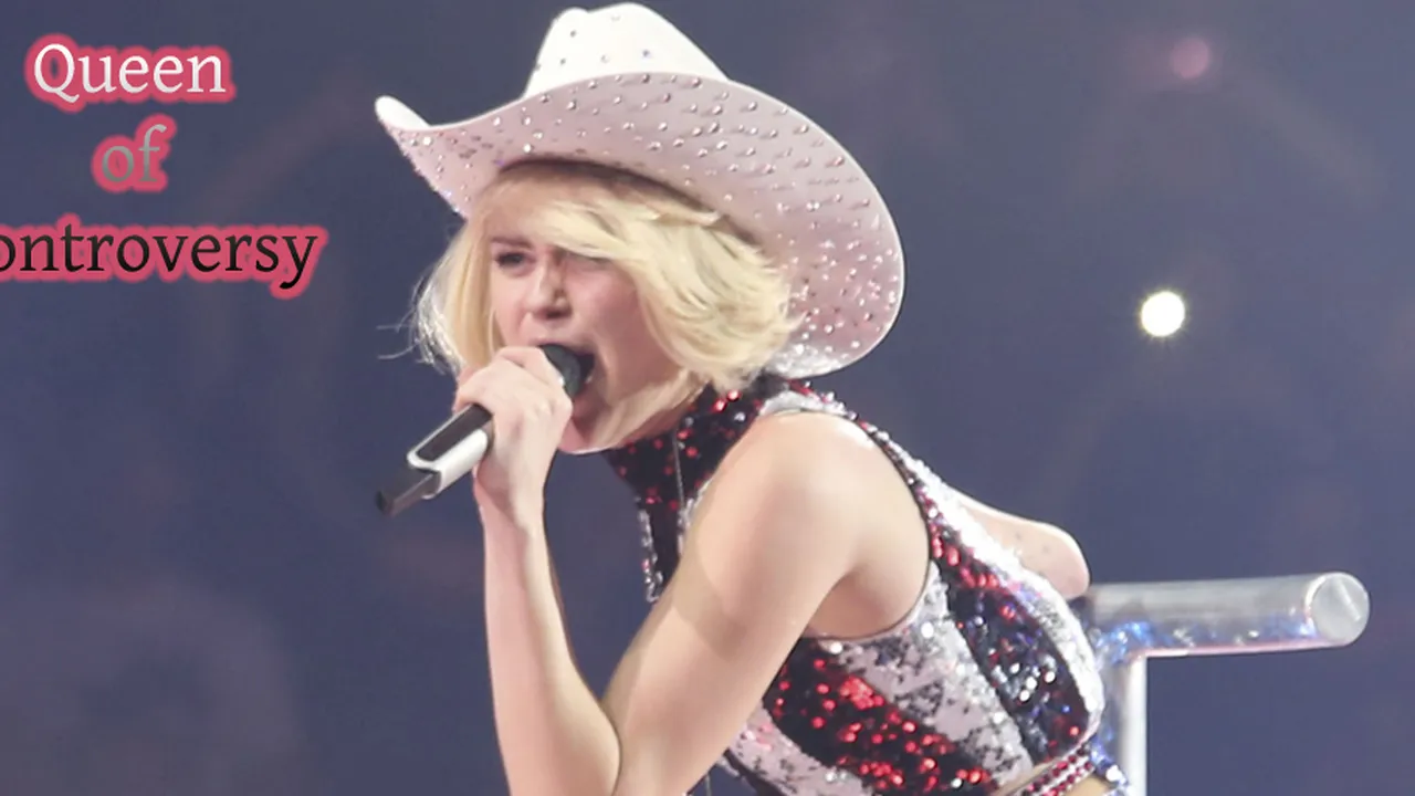 7 Aksi Liar dan Kontroversial Miley Cyrus Pada Bangerz Tour