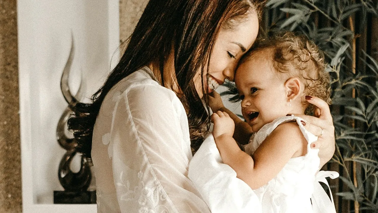 7 Arti Mimpi Gendong Bayi Perempuan Menurut Primbon Jawa, Diyakini Pertanda Baik