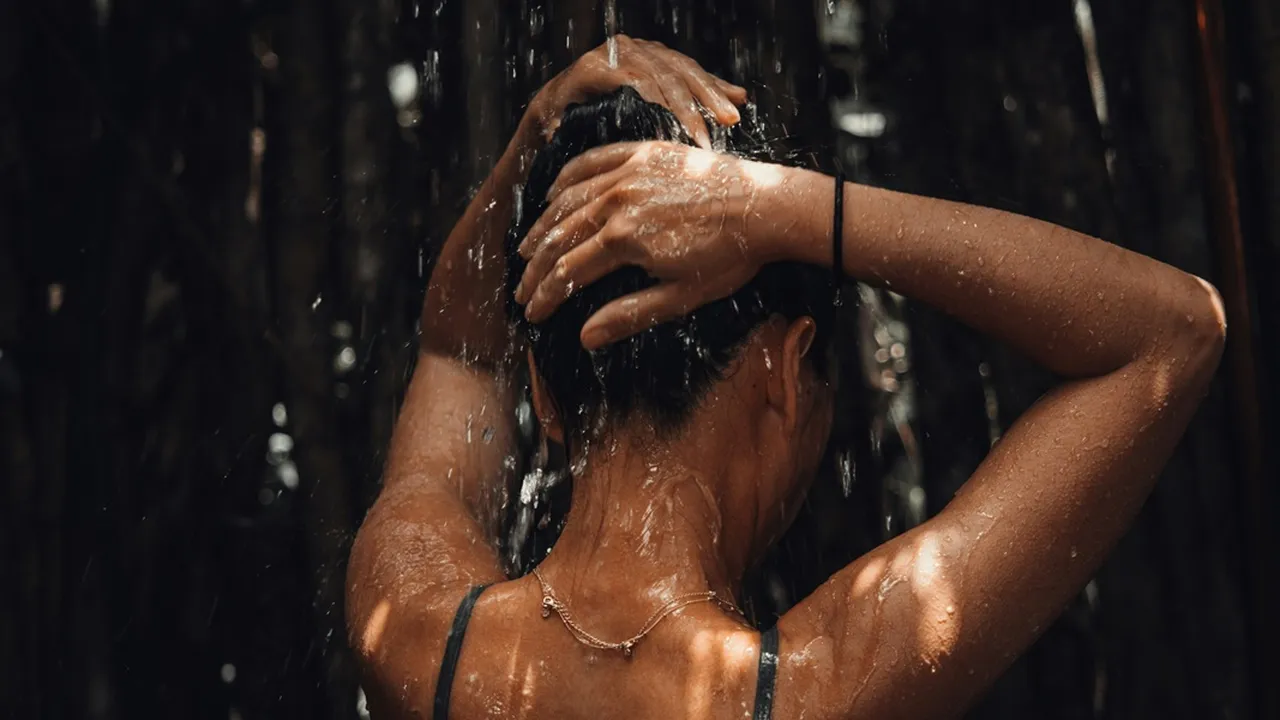 7 Arti Mimpi Mandi Keramas Menurut Primbon Jawa, Ternyata Bawa Banyak Pertanda Baik
