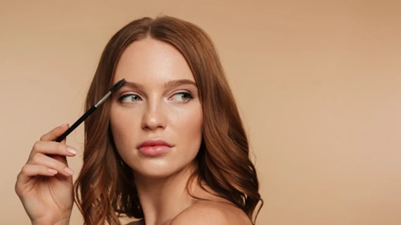 7 Cara Membuat Alis Bagi Pemula Agar Tampak Natural, Mudah dan Rapi