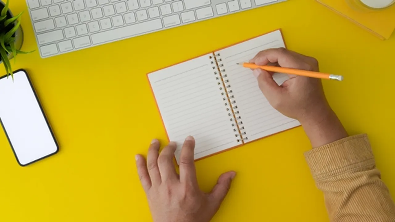 7 Cara Membuat Puisi Cinta, Bikin Gebetan Makin Sayang
