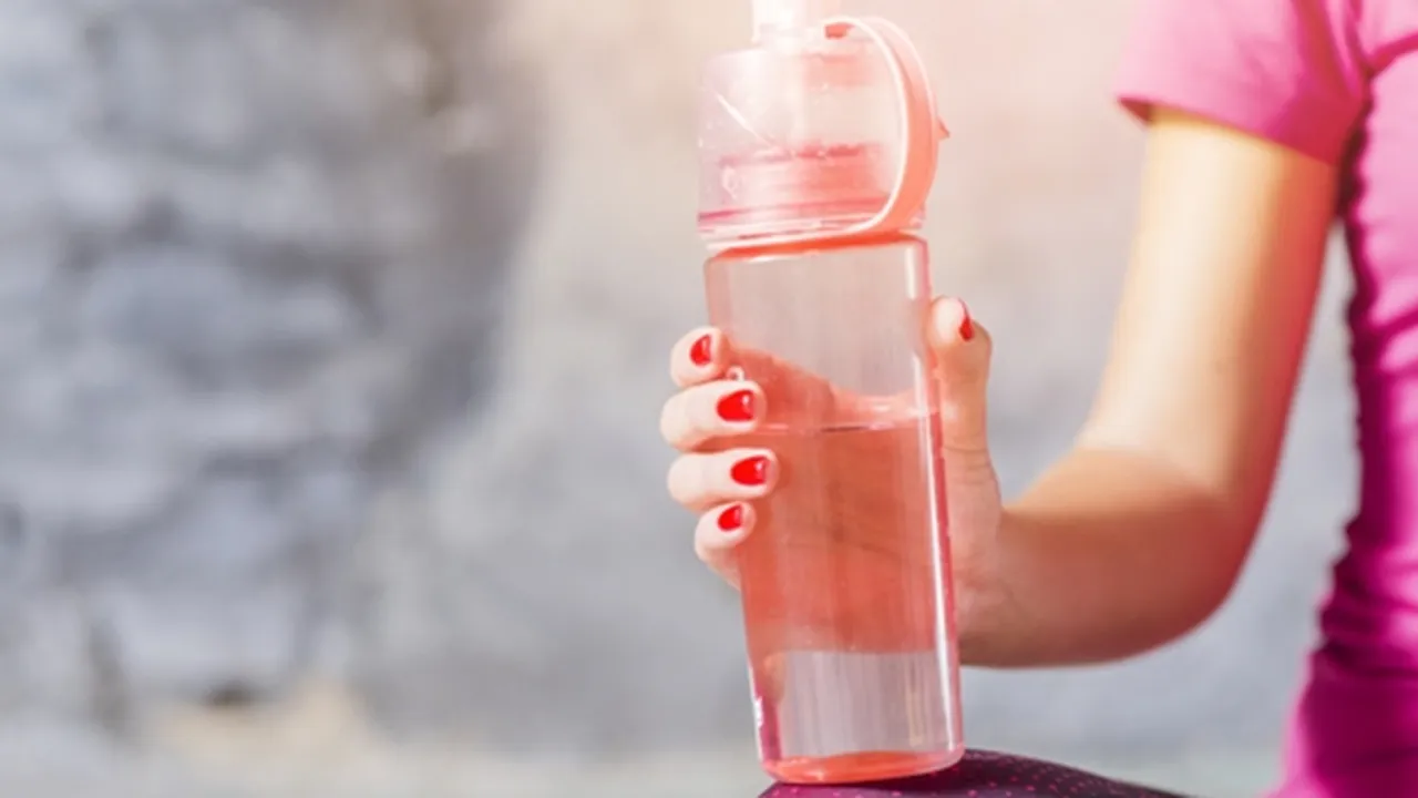 7 Cara Menghilangkan Bau Tidak Sedap Pada Botol Minum yang Praktis dan Efektif