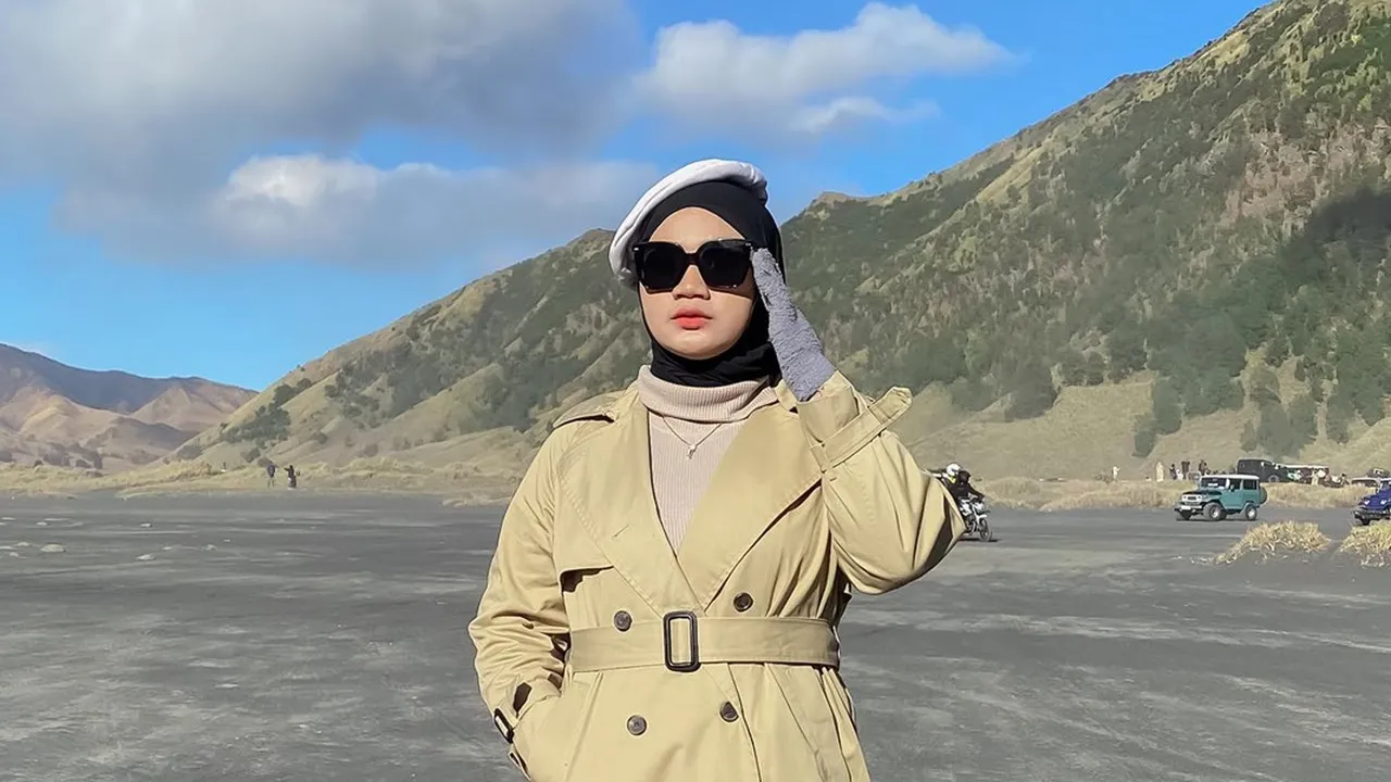 7 Inspirasi OOTD Bromo Hijab dengan Berbagai Look, Hangat dan Stylish