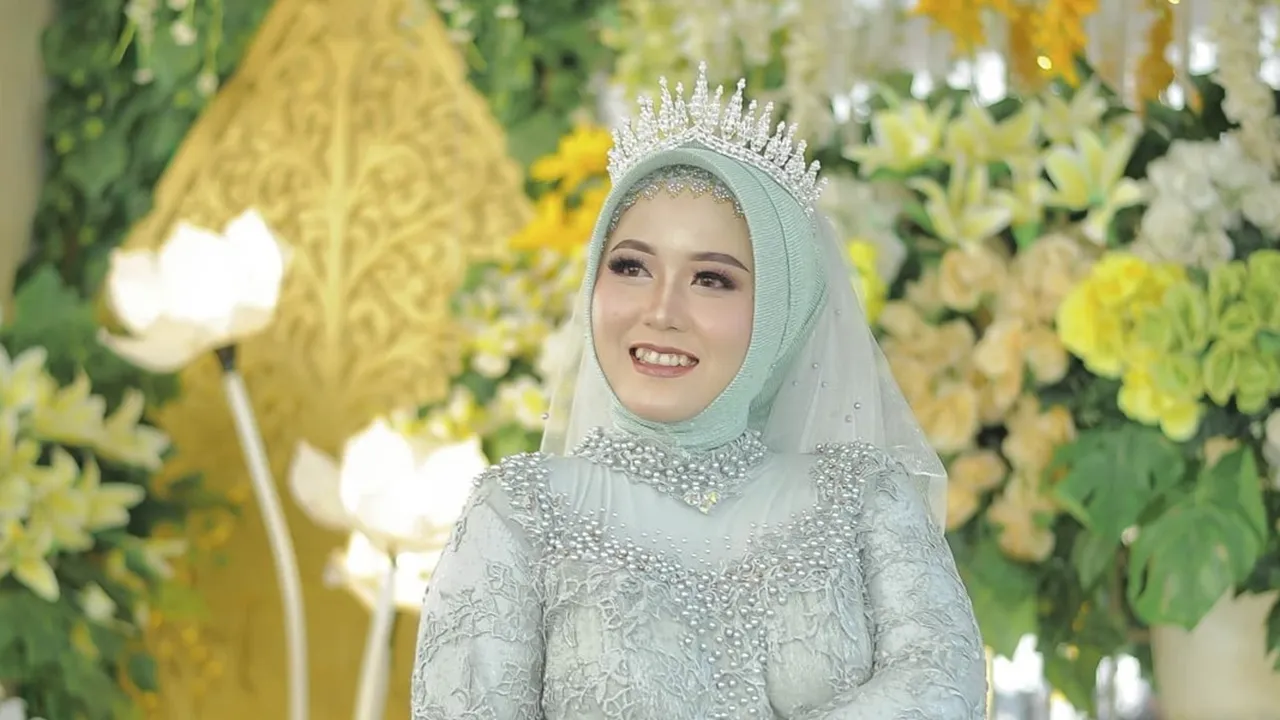 7 Inspirasi Pengantin Hijab Mahkota yang Cantik dan Elegan, Bikin Penampilan Makin Maksimal di Hari Spesial