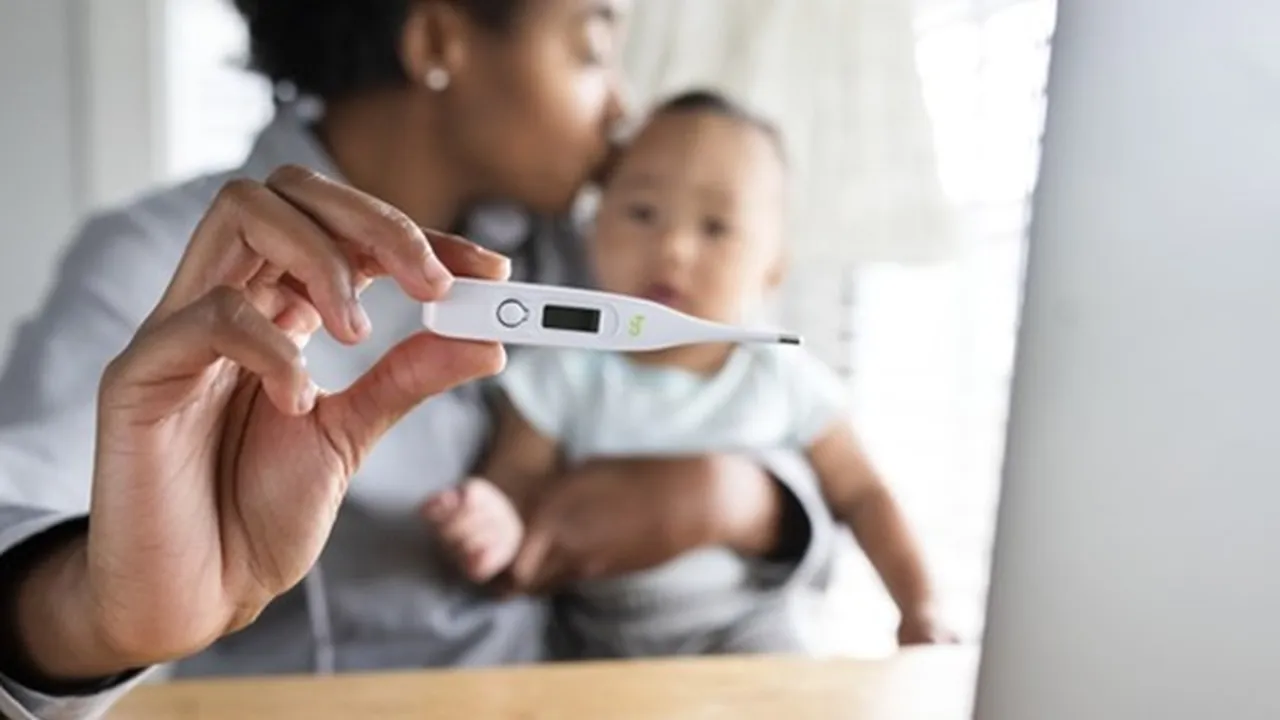 7 Pertolongan Pertama Pada Anak Demam dan Gejala yang Perlu Diwaspadai