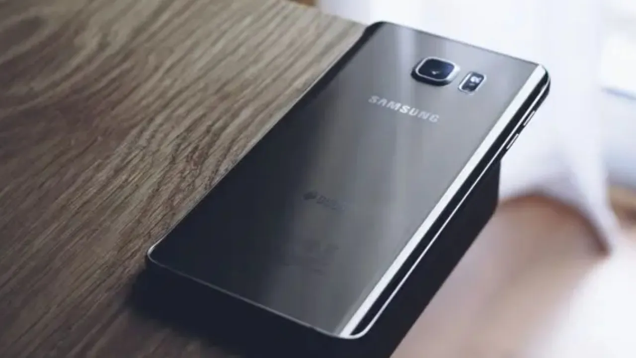 7 Pilihan HP Samsung RAM 8 GB Terbaik dengan Harga Mulai 2 Jutaan di April 2025