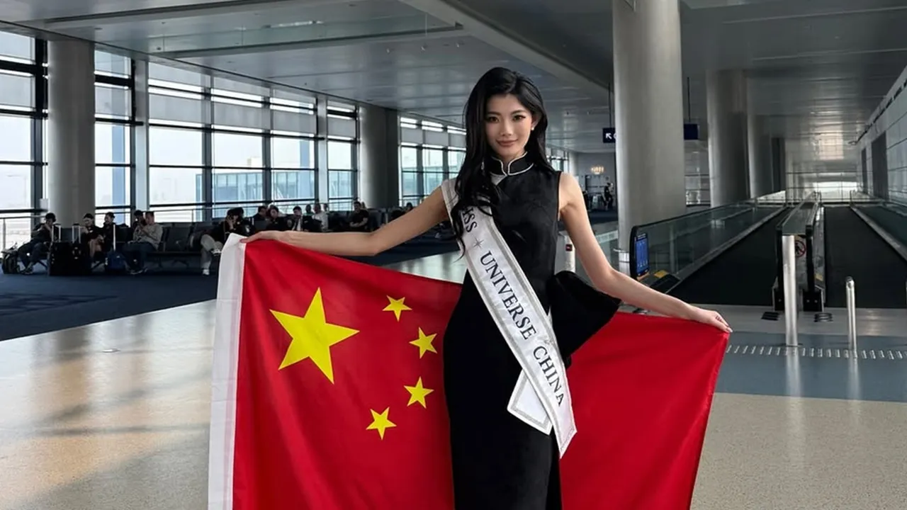 7 Potret Cantik Zhao Zena, Miss Universe Asia 2025 dari China