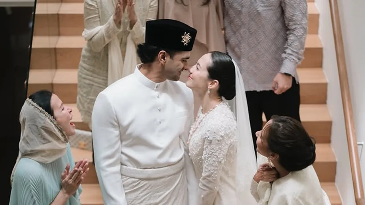 7 Potret Kemesraan Pevita Pearce Bareng Suami yang Jarang Tersorot