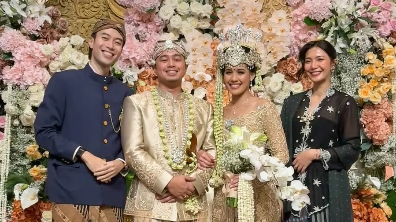 7 Potret Vidi Aldiano Nyanyi Hingga Flashmob di Nikahan Sahabat