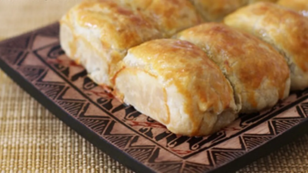 7 Resep Bolen Pisang Enak dan Lembut, Mudah Dibuat - Teman Ngeteh yang Nikmat