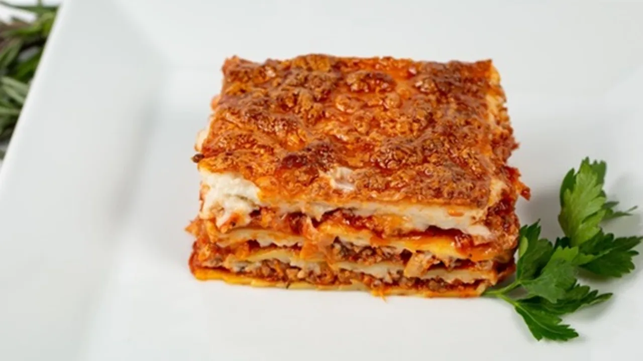 7 Resep Macaroni Schotel Kukus dan Panggang, Lezat - Kejunya Lumer di Lidah