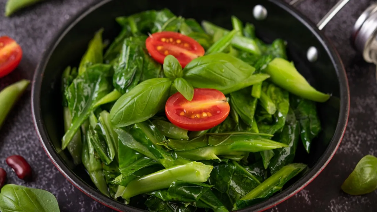 7 Resep Sayuran Daun Hijau Tumis untuk Menu Sehari-hari yang Praktis dan Lezat