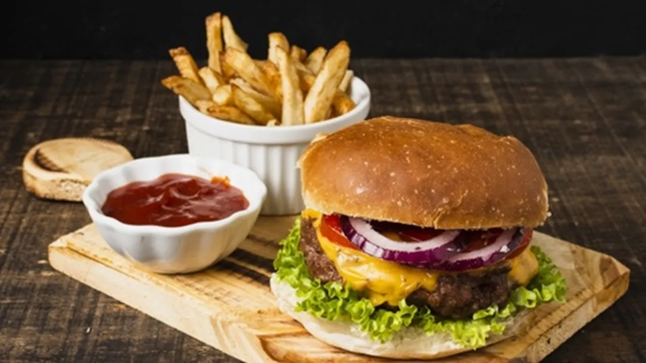 7 Risiko Kesehatan Akibat Sering Makan Junk Food