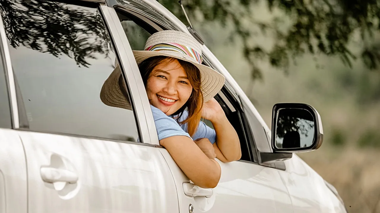 7 Tips Menghemat Bensin Mobil Saat Berkendara Jarak Jauh, Auto Irit!